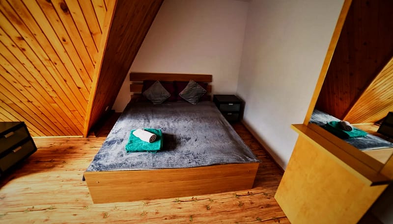Vilă A-frame la munte în România: ghid complet pentru un weekend în grup